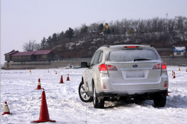 雪地行驶的汽车,是前驱安全还是后驱安全?