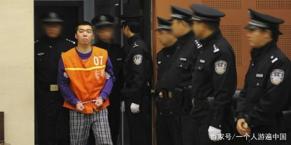 南京“富二代杀妻案”：砍妻60多刀未判死刑，入狱后连伤五人，后来怎样？