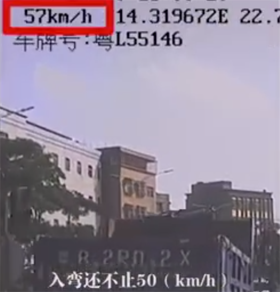 广东深圳一公交车在路口漂移行驶，你如何看待公交车的这一行为呢？