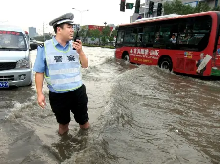 河南巩义洪水致7层住宅楼倒塌，自然灾害的威力有多大？