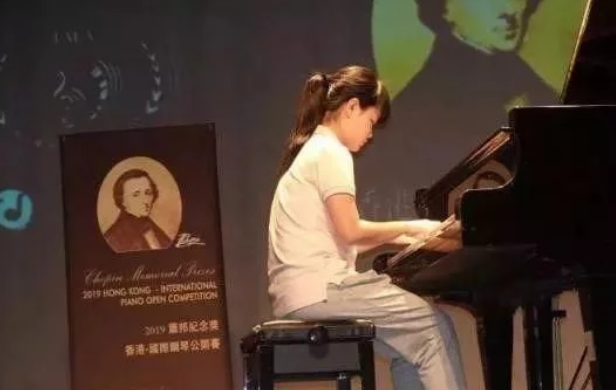 全盲女孩凭肌肉记忆弹奏悲怆奏鸣曲，她是怎么做到的？