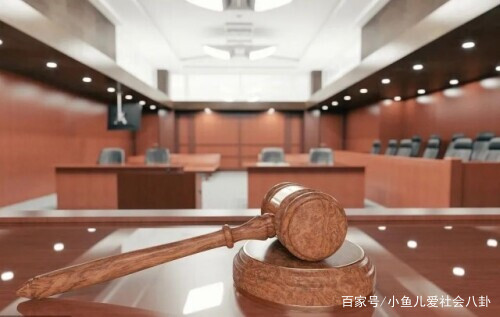 天气太热员工穿短裤上班被解雇，公司这么做可以被理解吗？