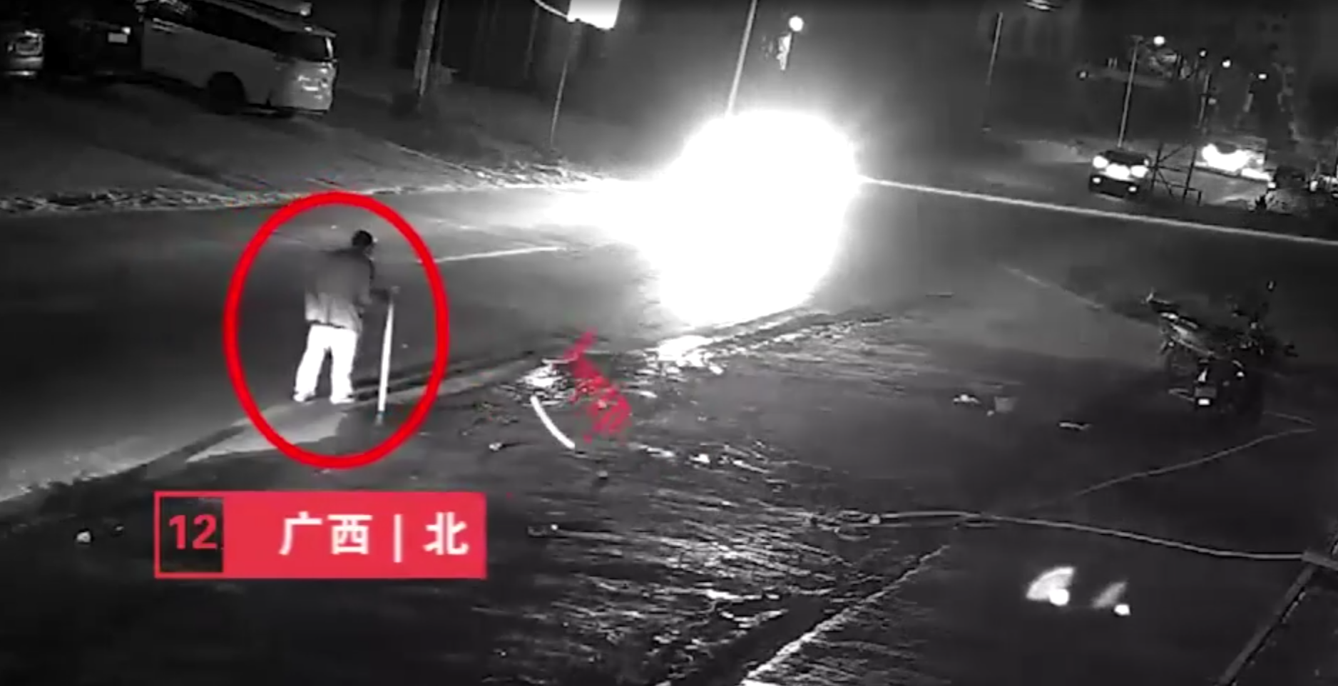 老人惨遭三车连撞身亡，肇事车主先后逃逸，三个司机谁的责任更大？