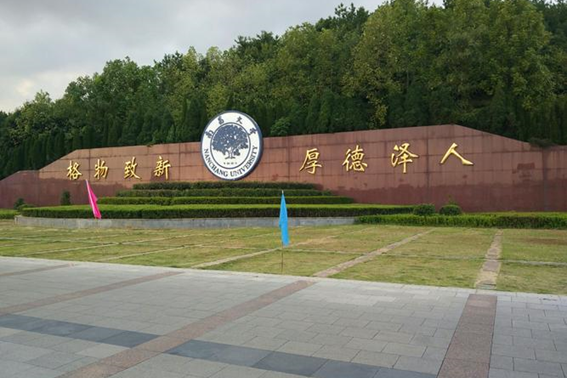 南昌大学在哪个区