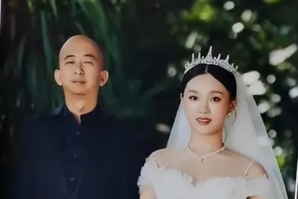 巨兴茂现任妻子叫什么名字